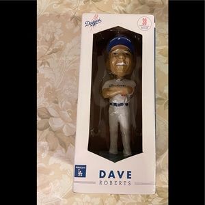 Dodgers 2016 Dave Roberts bobble head